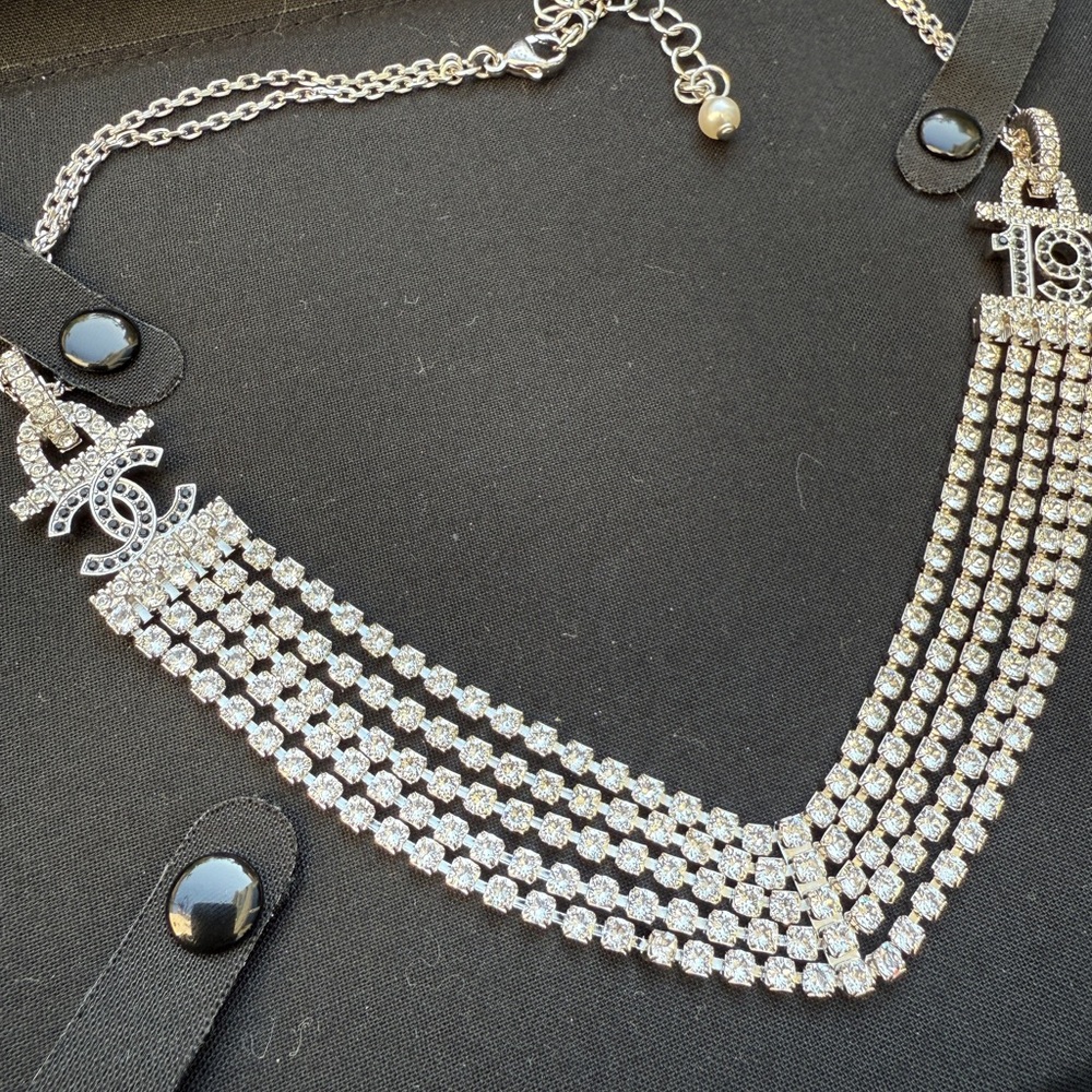 CHANEL 2022A SILVER TONE CC 19 LOGO WHITE BLACK CRYSTALS NECKLACE CHARM CHOCKER - Picture 4 of 15
